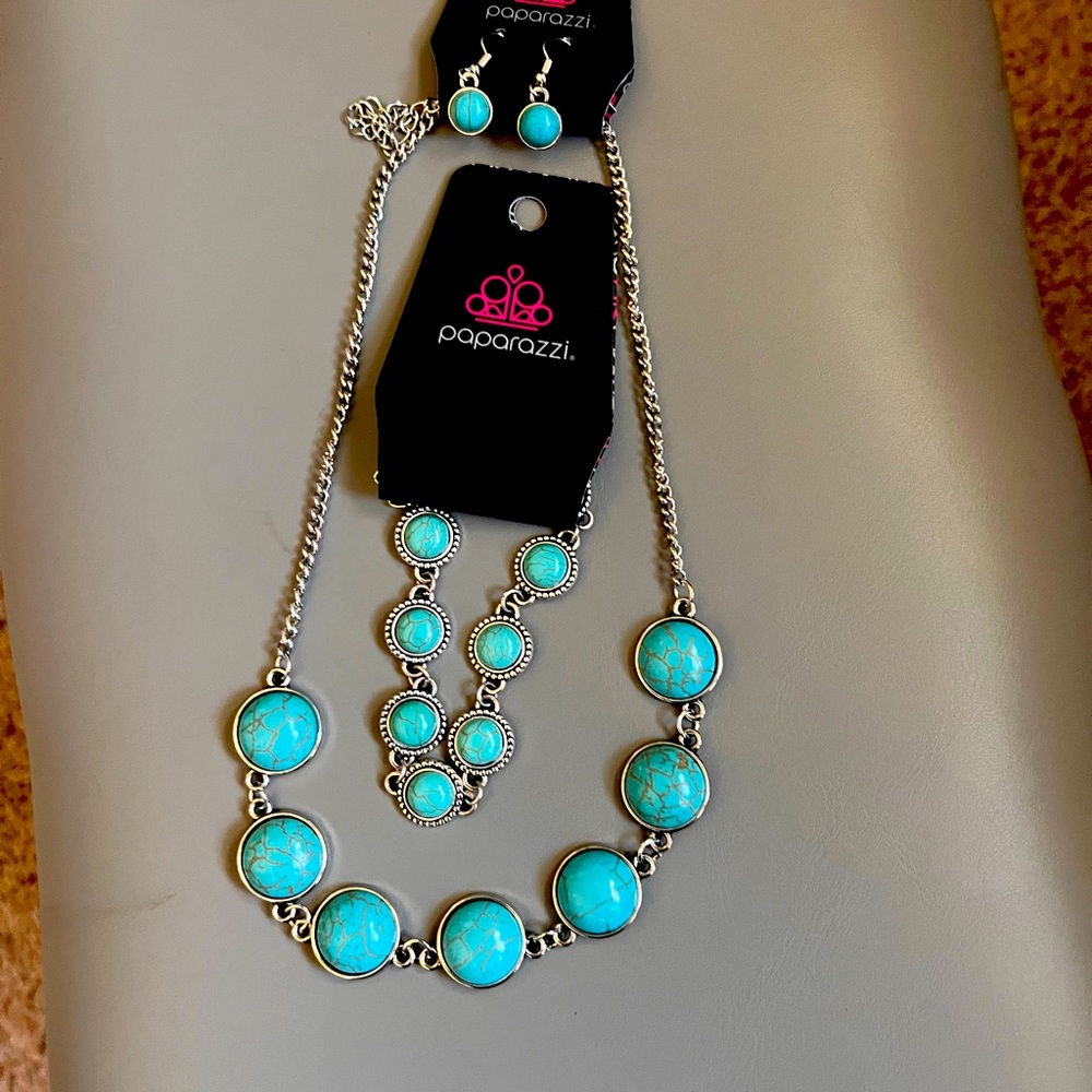 Silver tone faux turquoise set of necklace, earrings and bracelet!